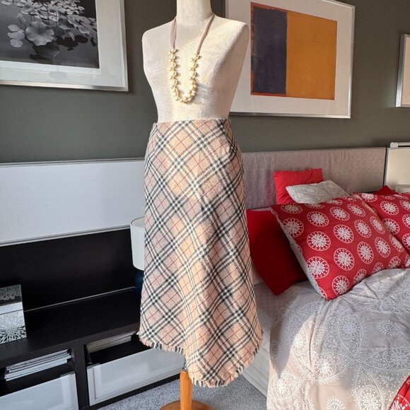 Burberry London A-Line Asymmetrical Wool Plaid Skirt Vintage Sz 36 or SMALL - Picture 4 of 10
